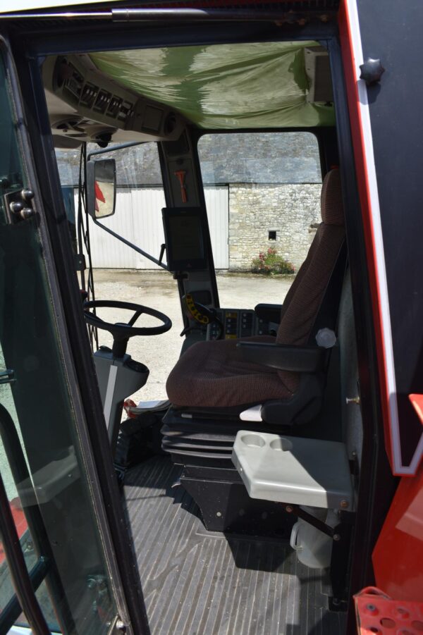d0492b57-899d-491d-9827-1cc0ea446f0a Moissonneuse batteuse MASSEY FERGUSON MF 40 RS