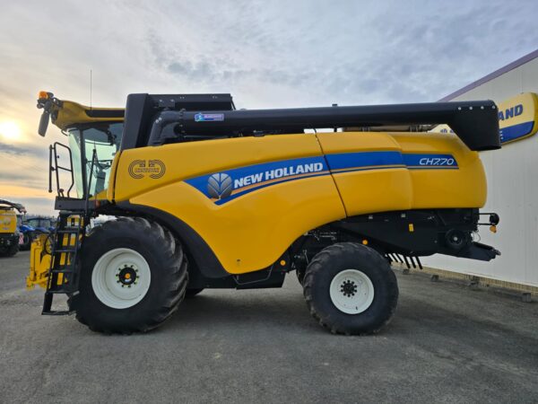 Moissonneuse-batteuse New Holland CH 7.70 Stage V