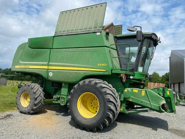 Moissonneuse-batteuse JOHN DEERE S690
