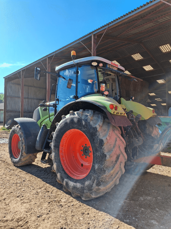CLAAS AXION 820