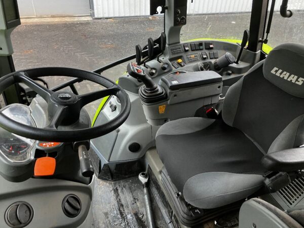 Claas ARION 430 T4F