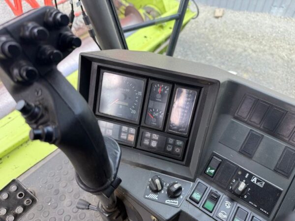 5e4a8594-9e80-4d34-b902-8823828c2d7e Moissonneuse-batteuse CCLAAS MEDION 340
