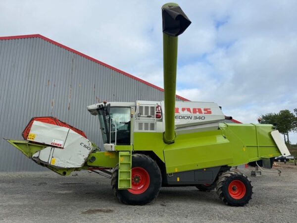 c2c22fa8-e5e8-4c31-9840-2b8b8fe5870a Moissonneuse-batteuse CCLAAS MEDION 340