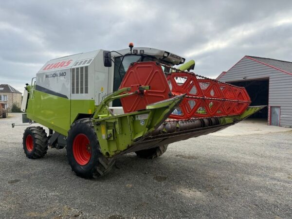 c93283db-53cd-4e15-bd13-2906875ab25c Moissonneuse-batteuse CCLAAS MEDION 340