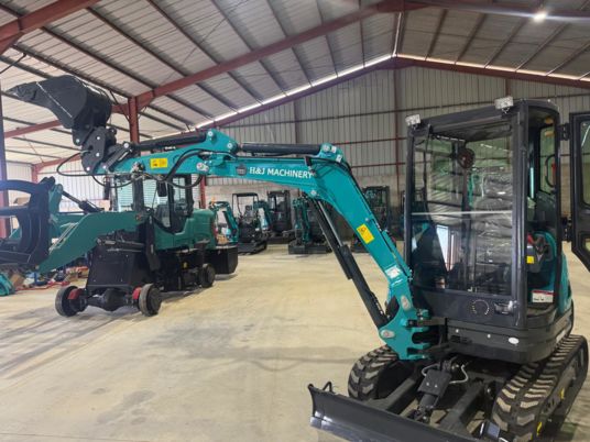 46870977_1777040187_661 MINI-PELLE 2,5 T NUOMAN MACHINERY NM-E25PLUS – NEUVE – 2026